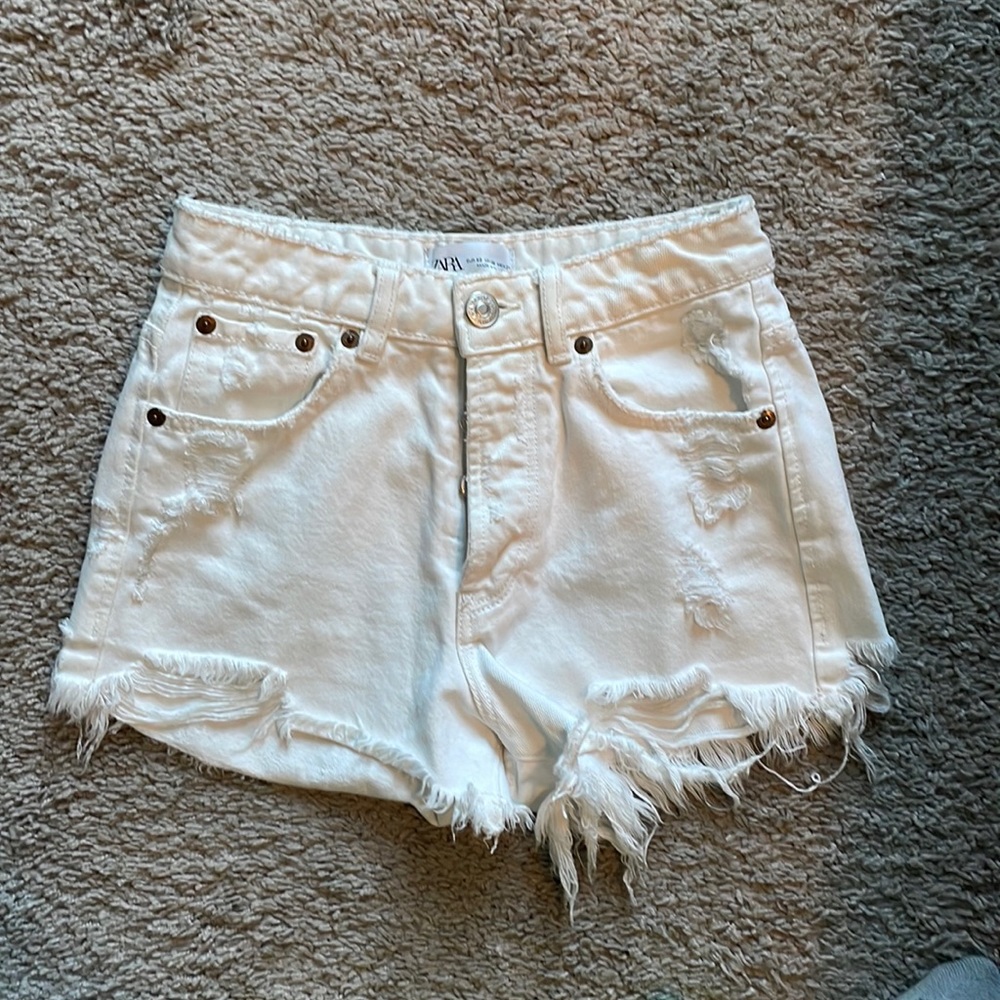 ZARA- white shorts - size 00